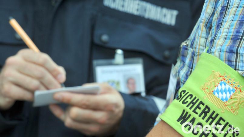 Die Sicherheitswachten unterstützen die Polizei. Symbolbild: Stefan Puchner/dpa