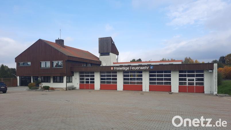 Als eine von vielen Investitionen ist im Vermögenshaushalt der Stadt Vohenstrauß die Dachsanierung des Feuerwehrgerätehauses vorgesehen. Bild: bey