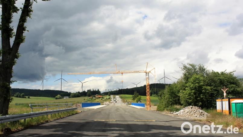 Wie in dieser Visualisierung könnte sich die optische Situation von der Kemnather Straße aus darstellen. Bildmontage: Natural Energy Solution