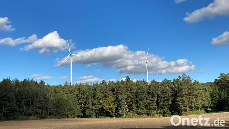 Die Windräder an der „Hohen Straße“ bei Ursensollen erzeugen seit dem Jahr 2013 regenerativen Strom. Bild: srö