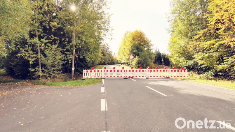 Seit Montag ist auch die Staatsstraße von Eslarn in Richtung Schönsee gesperrt. Bild: gz
