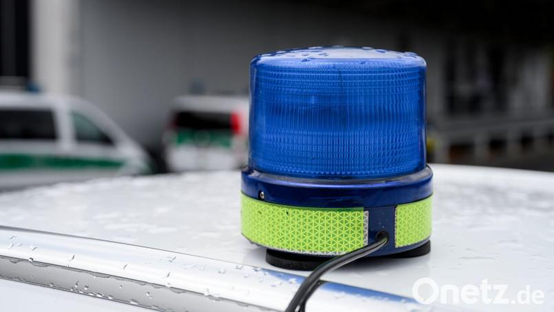 Ein 15-Jähriger liefert sich mit der Polizei im Landkreis Traunstein eine Verfolgungsfahrt. Symbolbild: Daniel Vogl/dpa