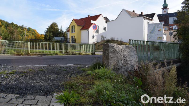 Der Baustart für die Mühlbachbrücke in der Franz-Böhm-Gasse wurde auf das Frühjahr 2023 verschoben. Die Kosten sind mit 300.000 Euro veranschlagt. Bild: szl