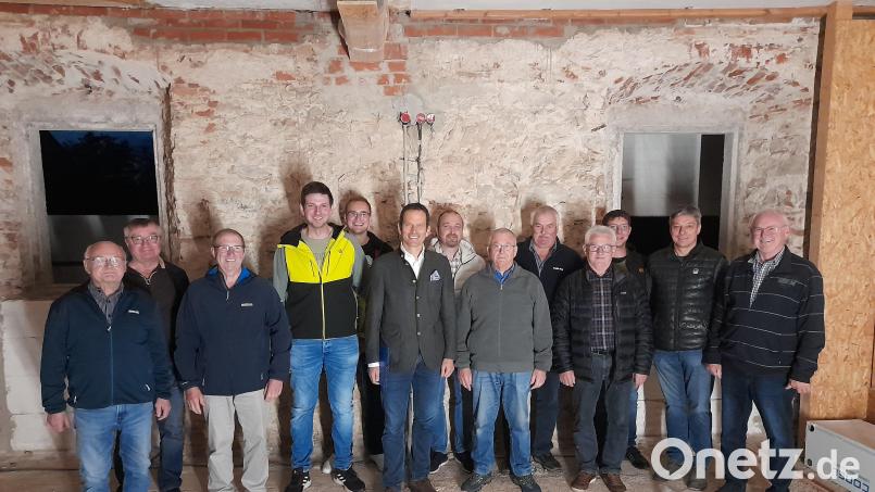 Mitgliederstammtisch der CSU Beidl mit Albert Rupprecht. Führung durch die Baustelle des Kooperatorenhauses. Bild: Michael Vollath/exb