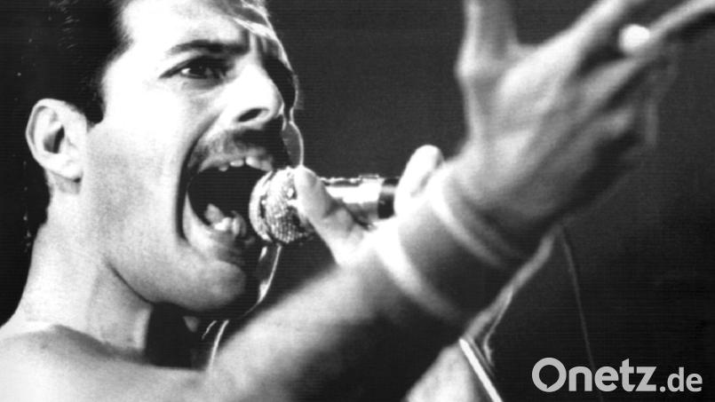 Freddie Mercury, einst Leadsänger der britischen Rockgruppe Queen, bei einem Auftritt im September 1984. Bild: dpa