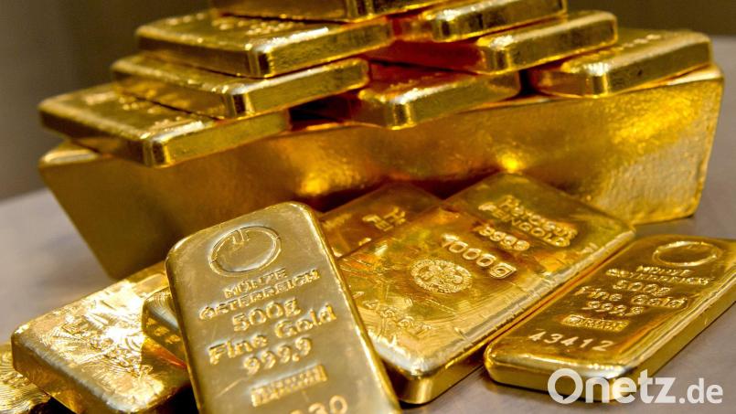 Diese Goldbarren sind echt – in einem Prozess in Amberg ging es gerade um wertlose, nur vergoldete Exemplare, die ein Pärchen übers Internet verkauft hat. Symbolbild: Sven Hoppe/dpa/Archivbild