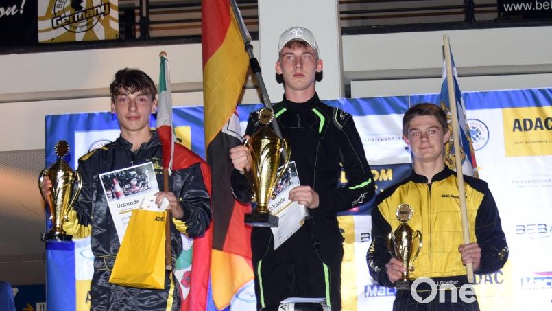 Auf dem Siegertreppchen (von links) Tobias Mosdzen (KSC Wühlfrath), Bastian Preiser (VDM Bischmisheim), Jonah Günther (MSC Marktredwitz). Bild: MSC Marktredwitz/exb