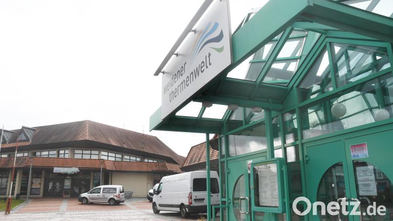 Die Polizei musste in der Weidener Thermenwelt eine Frau nach draußen begleiten, nachdem sie Mitarbeiter beleidigt und angegriffen haben soll. Archivbild: Gabi Schönberger