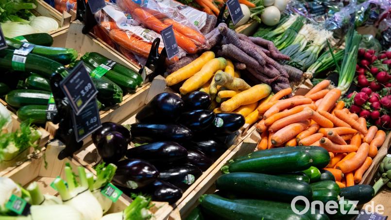 Gemüse statt Fleisch: Volontärin Lisa Sebald lebt seit fast vier Jahren vegetarisch. Bild: Sven Hoppe/dpa