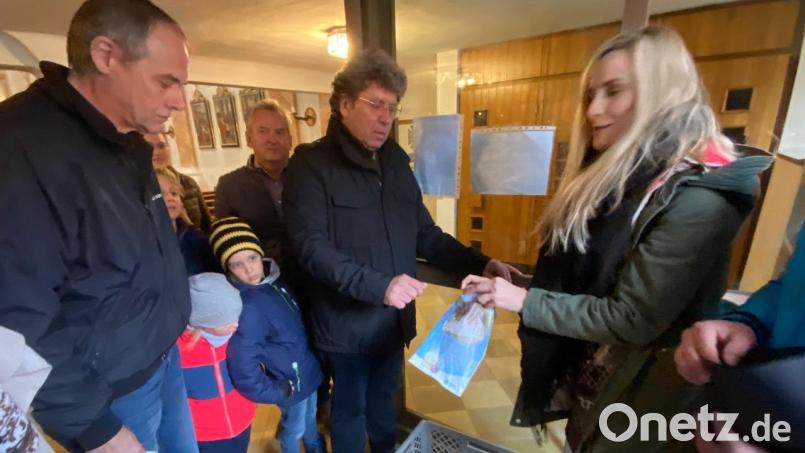 Bei der &quot;Minibrotaktion&quot; der Katholischen Landjugend werden 500 Euro für den guten Zweck erzielt. Bild: rfi