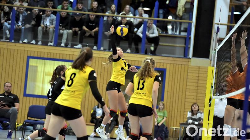 Nach zwei Wochen Pause empfangen die Hahnbacher Regionalliga-Volleyballerinnen (In der Mitte Lorena Tilgen) den Absteiger TV Fürth. Archivbild: Hubert Ziegler
