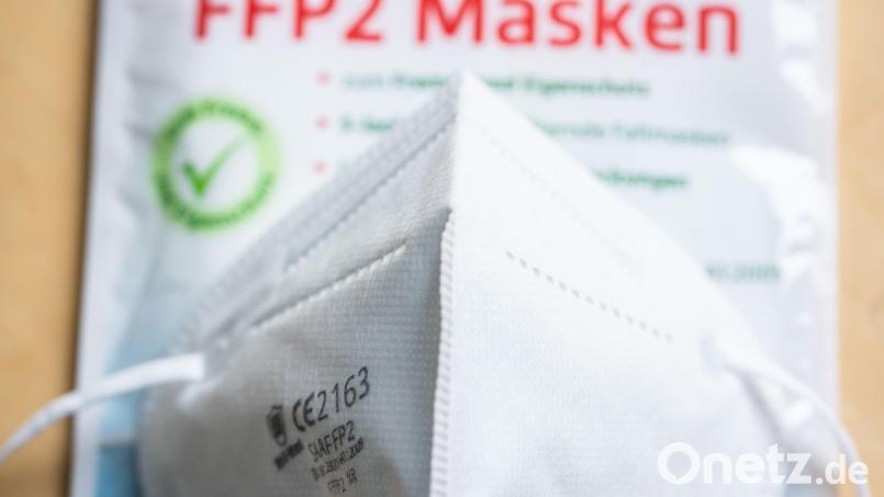 Die eingeführten Masken trugen wie diese hier eine CE-Kennzeichnung. Allerdings erfüllten die Masken aus der Türkei nicht die Vorgaben, die mit dieser Kennzeichnung verbunden sein sollen Symbolbild: Frank Rumpenhorst