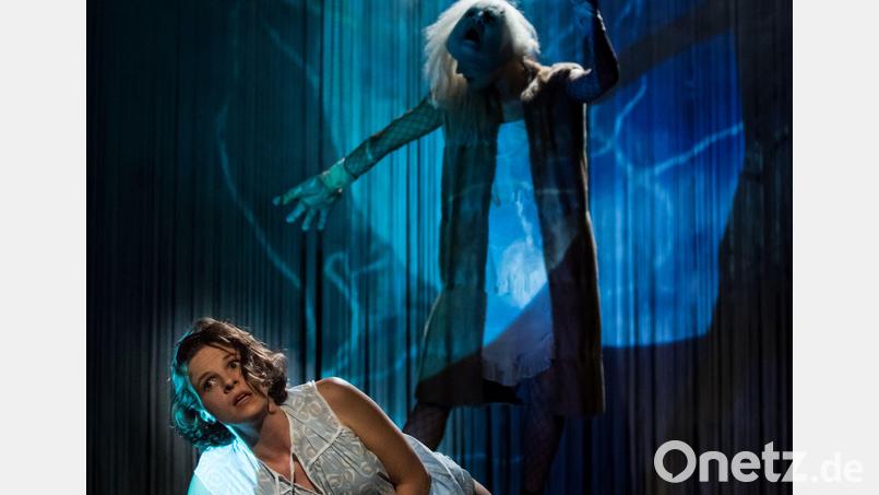 E.T.A. Hoffmann im Stadttheater Amberg: Die Junge Württembergische Landesbühne präsentiert "Der goldene Topf". Bild: Björn Klein/exb