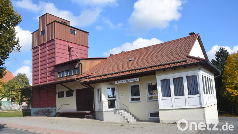 Stolzer Besitzer des ehemaligen Raiffeisengebäudes in Wurz ist nun die Gemeinde. Nun ist guter Rat teuer, was man damit macht. Ein Gemeindehaus hat man bereits in dem Püchersreuther Ortsteil. Bild: fz