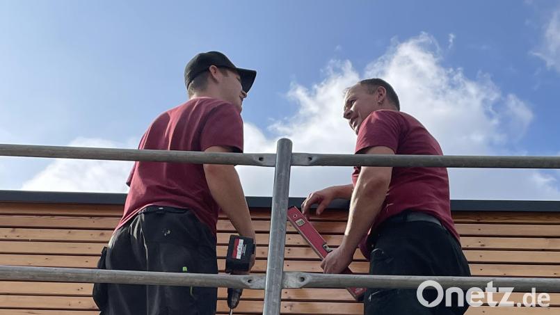 110 Jahre ist die Zimmerei Dirschwigl alt. Inzwischen arbeiten vierte und fünfte Generation zusammen. Bild: Simone Dirschwigl/exb