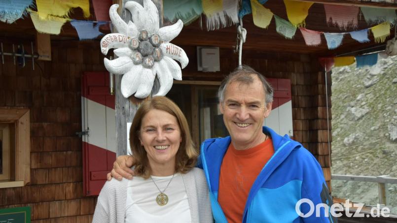 Das Ehepaar Edith und Rupert Tembler bewirtschaftete 18 Jahre lang die Karlsbader Hütte. Archivbild: Gunther Lehmann