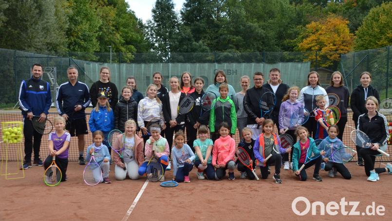 Die Teilnehmer des SV-Tennis-Schleiferlturnier. Bild: ak