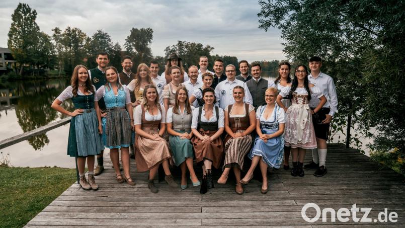 Die Kirwaleit mit Vorsitzendem Marco Gollwitzer (hinten, links) halten die Fäden in jeder Hinsicht drei Tage in der Hand. Bild: bk