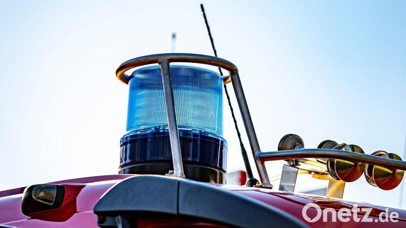 Die Feuerwehren Ursensollen und Garsdorf sowie die First Responder Ursensollen waren an einem Unfall- Einsatz bei Garsdorf beteiligt. Symbolbild: David Inderlied/dpa