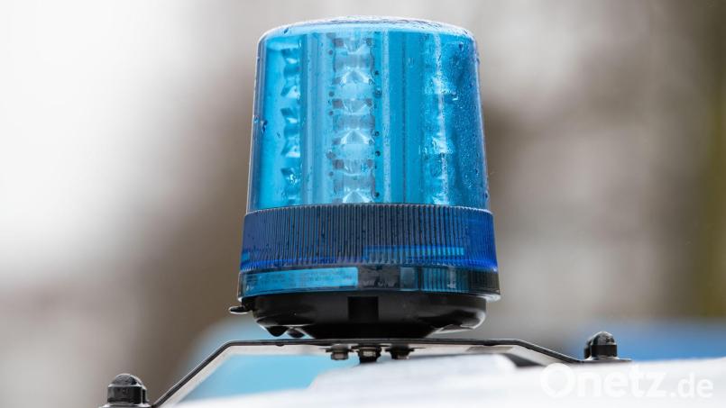 Die Polizei übernimmt gemeinsam mit einem Sachverständigen die Aufnahme des Unfallhergangs. Bild: Friso Gentsch/dpa/Symbolbild