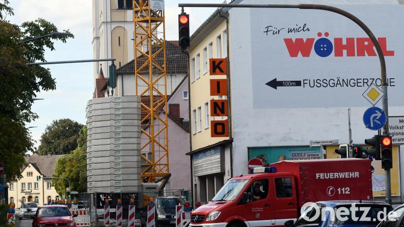 Die Bürgermeister-Prechtl-Straße in Weiden wird noch länger nur einspurig befahrbar sein. Der Verkehr wird stadteinwärts über die Luitpoldstraße umgeleitet. Das sorgt für ein erhöhtes Verkehrsaufkommen in den Nebenstraßen. Bild: Gabi Schönberger