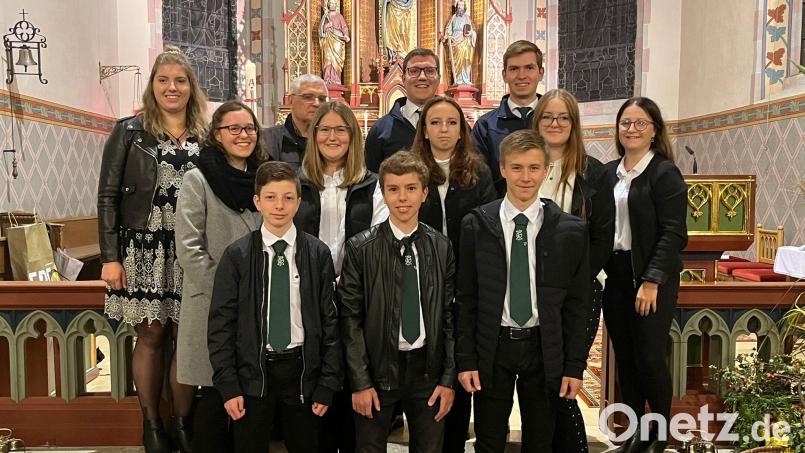 Siebe neue Mitglieder wurden in die Landjugend Kulz aufgenommen. Bild: Magdalena Herrmann/exb