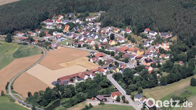 Eine momentan geringe Verschuldung der Gemeinde ermöglicht Investitionen für die Zukunft. Luftbild: akp