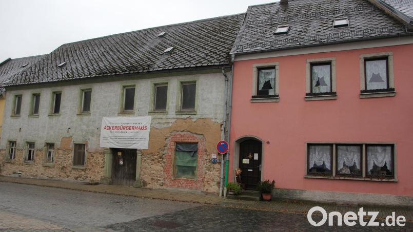 Für dieses Gebäude in der Bischof-Senestrey-Straße in Bärnau sollen im kommenden Jahr noch einmal 1,4 Millionen Euro investiert werden. Bild: kro