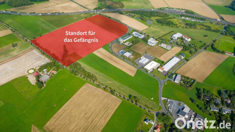 Das Gefängnis und seine begleitenden Gebäude und Freiflächen sollen im Gewerbegebiet Rathaushütte im Norden von Marktredwitz auf einem 19.000 Quadratmeter großen Gelände entstehen. Bildmontage: Hautmann/fph