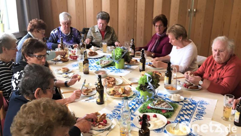 Die einhellige Meinung der Besucherinnen beim „Kleinen Oktoberfest“ im Theresienheim: &quot;Schön war´s&quot;. Bild: cro
