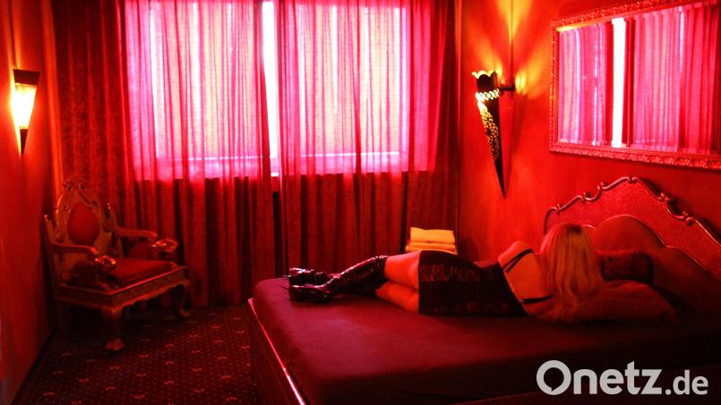 Die Polizei hat zwei Jugendliche im Alter von 15 und 16 Jahren dabei erwischt, wie diese ein Bordell in Landshut aufsuchen wollten. Symbolbild: Oliver Berg/dpa