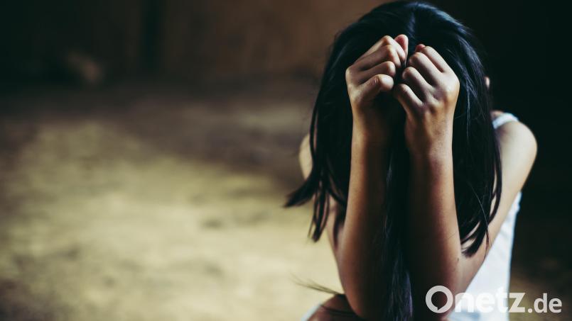 Der Weg der Mädchen und jungen Frauen führt vom Süden Nigerias über die Sahara und das Mittelmeer nach Italien, manchmal auch bis in den Norden Deutschlands. Symbolbild: Doidam10/Adobe Stock