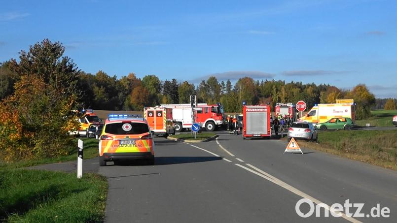 Eine 73-Jährige übersah am Dienstagnachmittag in einem Kreuzungsbereich auf der Staatsstraße zwischen Waldsassen und Konnersreuth ein anderes Fahrzeug. Es kam zum Zusammenstoß. Bild: nic