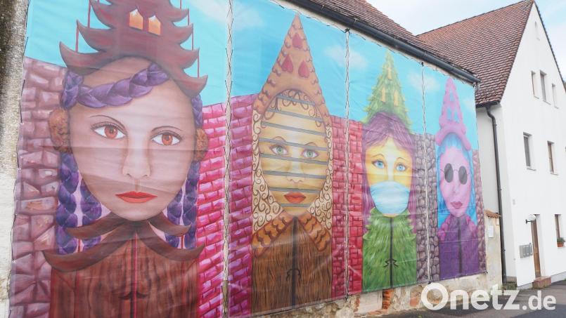 Ganz schön bunt hat sich die Ostwand dieses Hauses in der Sackwebergasse 3 eingekleidet. Bild: bl
