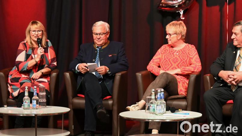 Mit interessanten Themen zu Frauen im Handwerk befasste sich die Talkrunde. Von links: Michael Göth, Andrea Seitz, Gerhard Ulm, Claudia Beil und Hans Weber sowie Moderator Florian Gröninger. Bild: gf