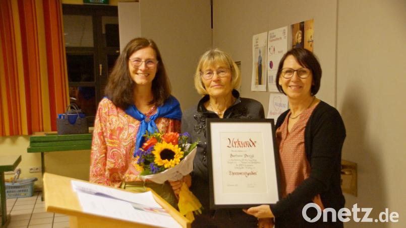 Barbara Dirrigl (Mitte) wurde bei der Jahreshauptversammlung des Frauenbunds zur Ehrenvorsitzenden ernannt. Bild: di