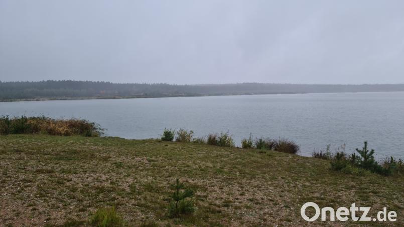 Herbst am Freizeitsee Dießfurt. Man darf gespannt sein, wann der Schleier sich legt und die genauen Pläne eines Investors bekannt werden. Bild: sne