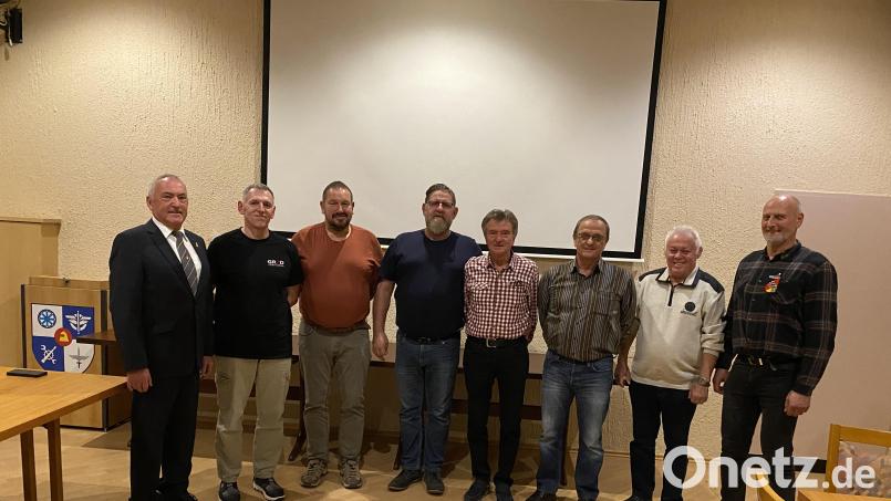 Der neue Vorstand der Reservistenkameradschaft Amberg ist auch der neue. Im Bild von links: der Ehrenvorsitzende der Kreisgruppe Werner Gebhard, stellvertretende Revisoren Stefan Rieck, 
Thomas Spieß, stellvertretender RK-Vorsitzender Wolfgang Scharl, Kassenwart Franz Wagner,
Revisor Raimund Walter, Schriftführer Gustl Meyfeldt und RK- Vorsitzender Andreas Schulz. Bild: Glatzel RK-Amberg/exb