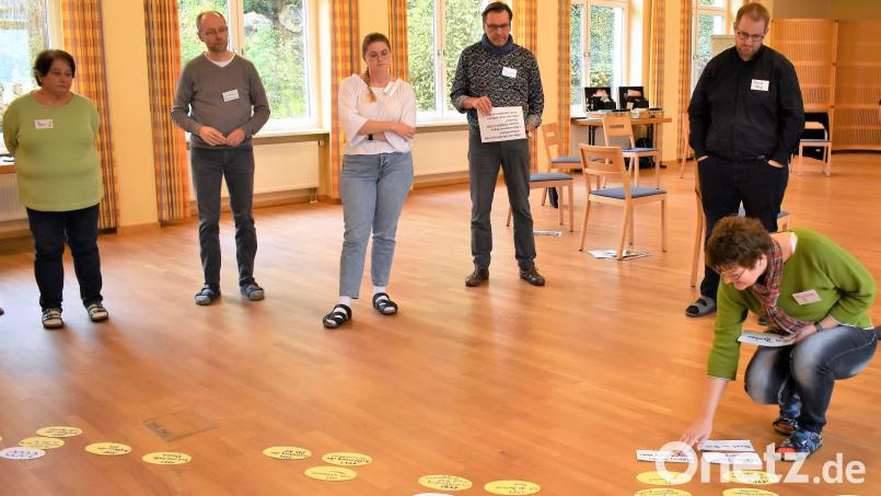 Der Pfarrgemeinderat geht im Exerzitienhaus Werdenfels auf Zeitreise. Bild: rgr