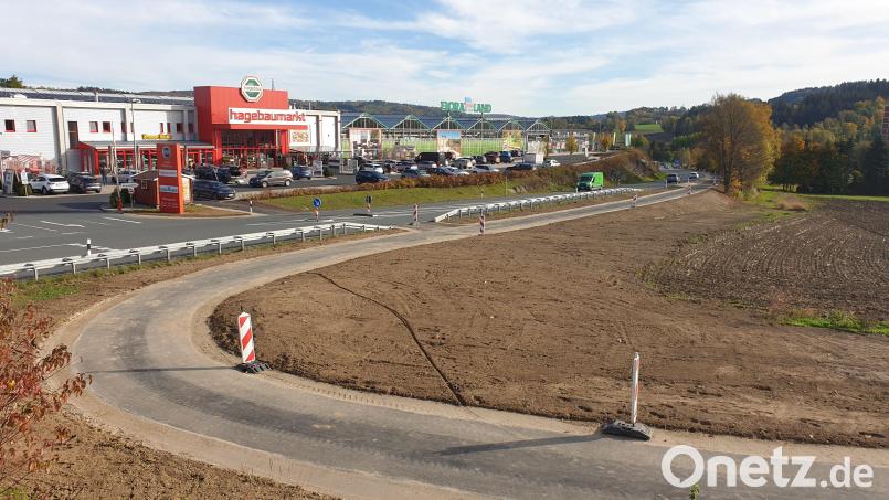 Der Gehweg zwischen Haager Weg und Aldi-Parkplatz darf nun benutzt werden. Bild: Stadt Marktredwitz/exb