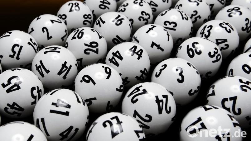 Lotto-Kugeln liegen bereit. Bild: Lotto Bayern