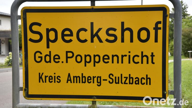 In Speckshof wurden die Scheiben eines Bushäuschens gestohlen. Archivbild: Petra Hartl