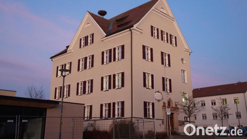 Für das Gebäude, das 2019 von der Verwaltungsgemeinschaft Oberviechtach erworben wurde, sind im Haushalt 2022 nur Planungskosten eingestellt. Aufgrund der schwierigen Situation müssen erst Fördermöglichkeiten eruiert werden, dann kann eine realistische Kostenaufstellung für den Umbau gemacht werden. Bild: wel