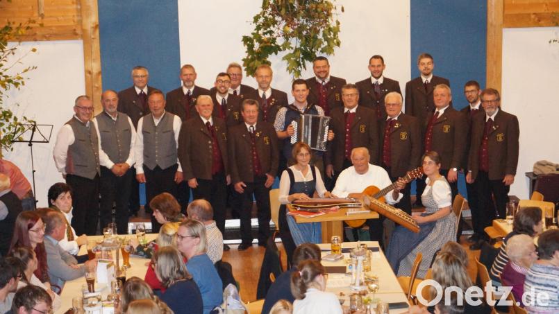 Die Gäste waren sich einig: Der Herbstsitzweil des Männergesangvereins Gemütlichkeit Weihern war eine gelungene Veranstaltung. Bild: slh