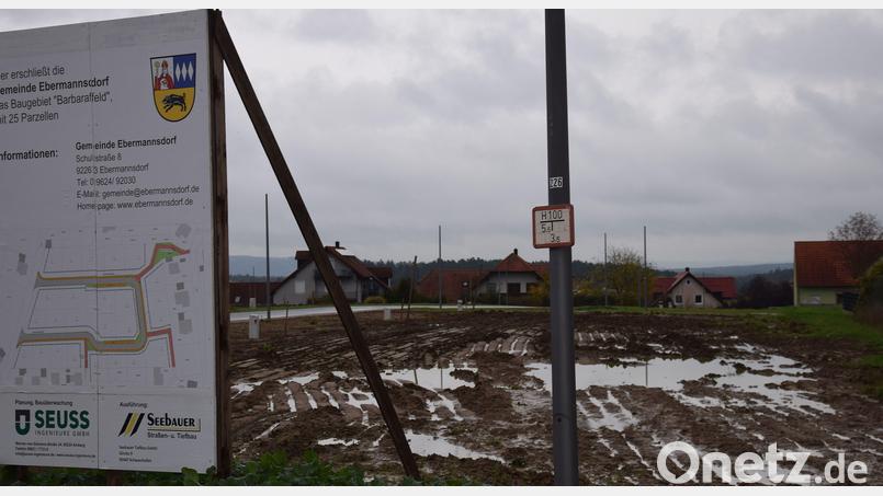 Im neuen Wohnbaugebiet Barbarafeld in Ebermannsdorf sind die Erschließungsarbeiten abgeschlossen. 25 Bauplätze können sofort bebaut werden. Bild: bö