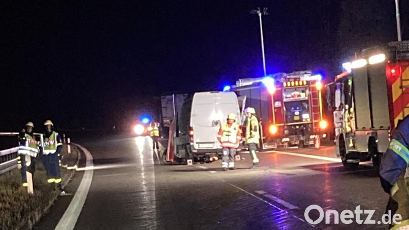 Die Rettungskräfte waren bei einem schweren Unfall auf der A6 zwischen den Anschlussstellen Schmidgaden und Nabburg-West gefordert. Bild: Verkehrspolizei Amberg/exb