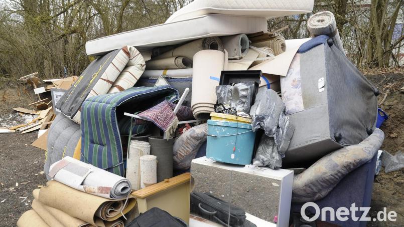 Offenbar weiß im Landkreis Amberg-Sulzbach nicht jeder, was Sperrmüll ist. Im Ausschuss für Umwelt und Nachhaltigkeit gab es deswegen eine kleine Nachhilfestunde. Bild: Petra Hartl