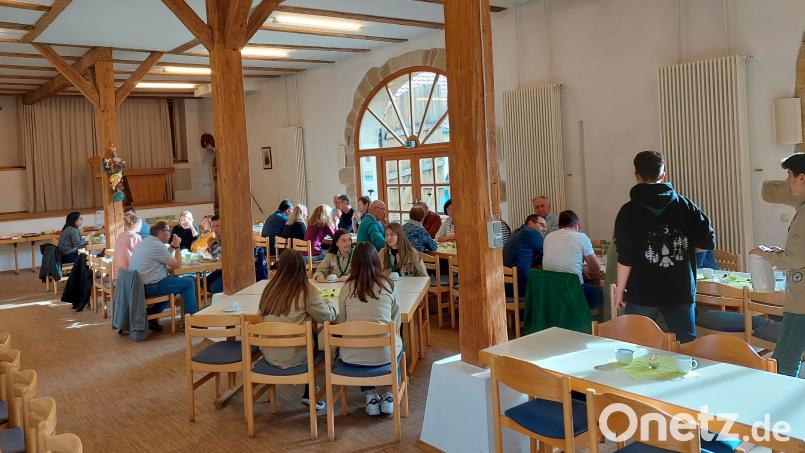 De Kulmainer Pfadfinder servierten ihren Gästen für den guten Zweck Kaffee und Kuchen. Bild: Bianca Greger/exb
