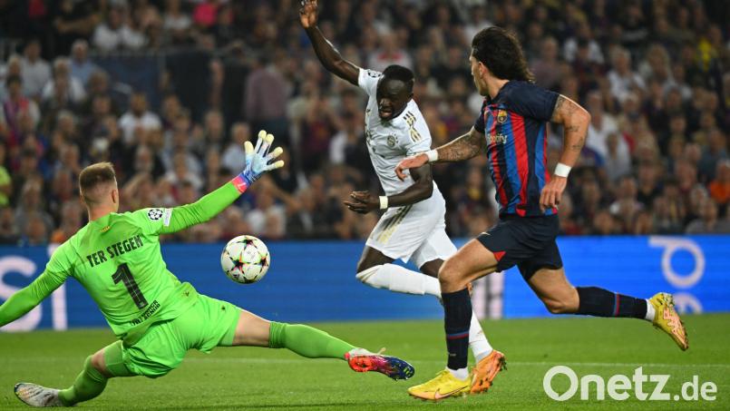 Sadio Mané erzielt gegen Barcelonas Torwart Marc-Andre ter Stegen das Tor zum 1:0. Bild: Peter Kneffel