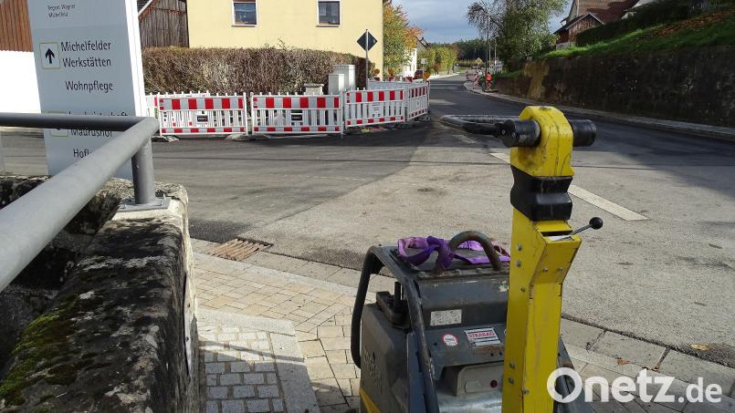 Die Sanierung der Ortsdurchfahrt von Michelfeld ist abgeschlossen. Und Stefan Noll vom Staatlichen Bauamt ist selbst überrascht, dass die Maßnahme insgesamt zehn Jahre gedauert hat. Bild: ll